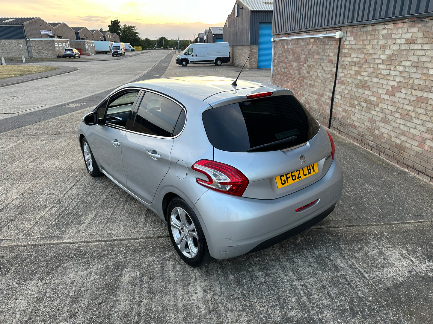 PEUGEOT 208 1.2 VTi Allure 5dr