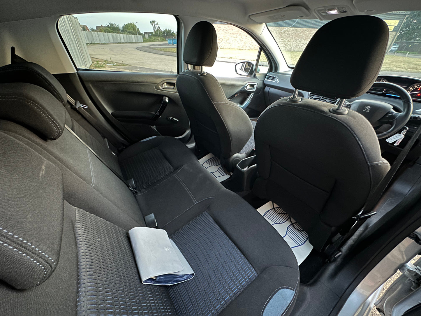 PEUGEOT 208 1.2 VTi Allure 5dr