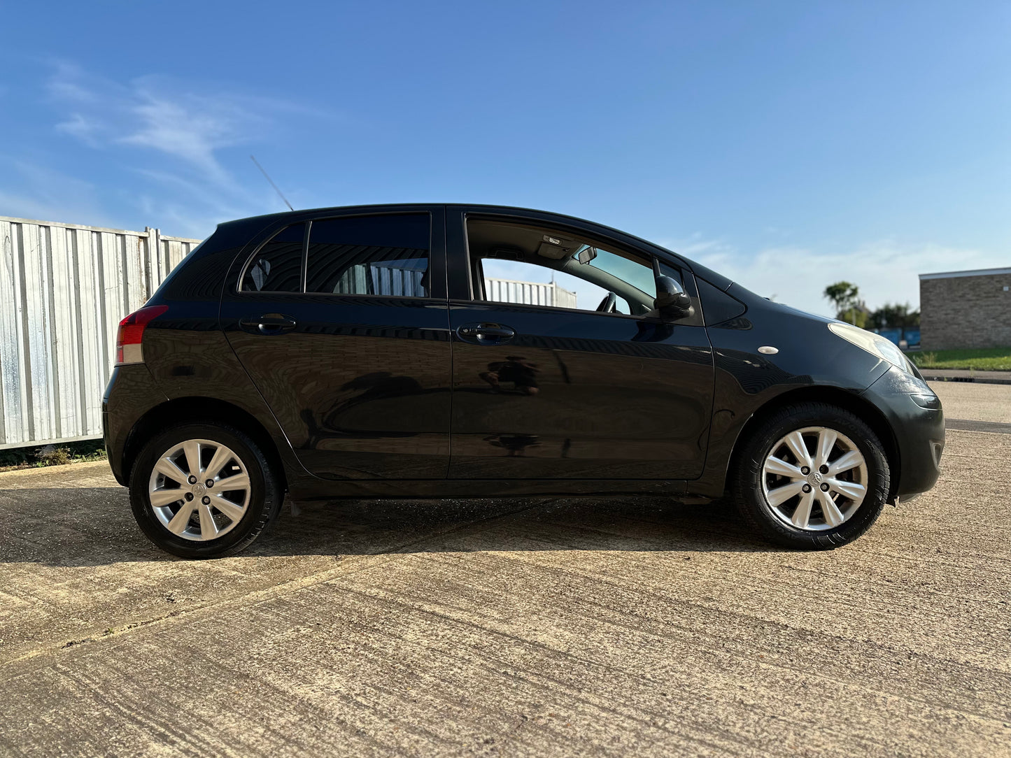TOYOTA YARIS 1.33 VVT-i T Spirit 5dr