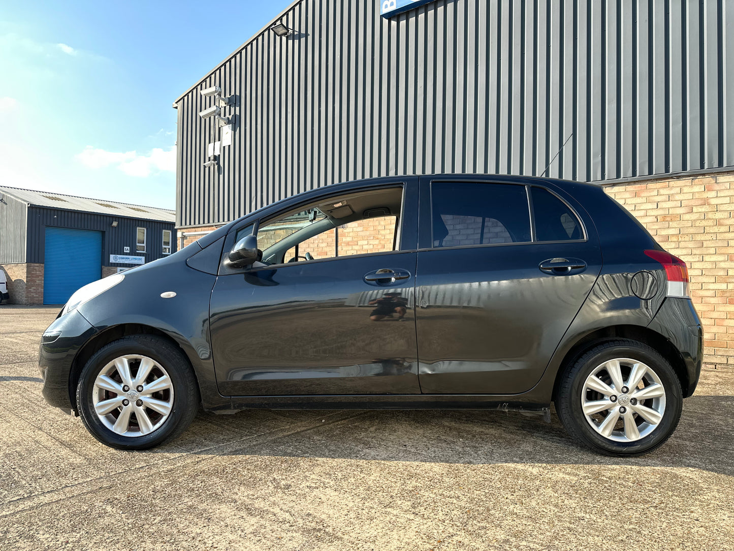 TOYOTA YARIS 1.33 VVT-i T Spirit 5dr