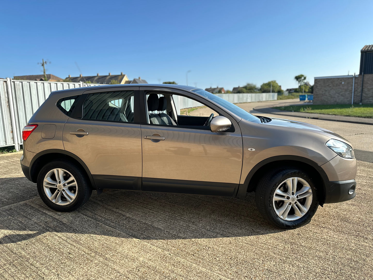 NISSAN QASHQAI 2.0 Acenta 5dr CVT
