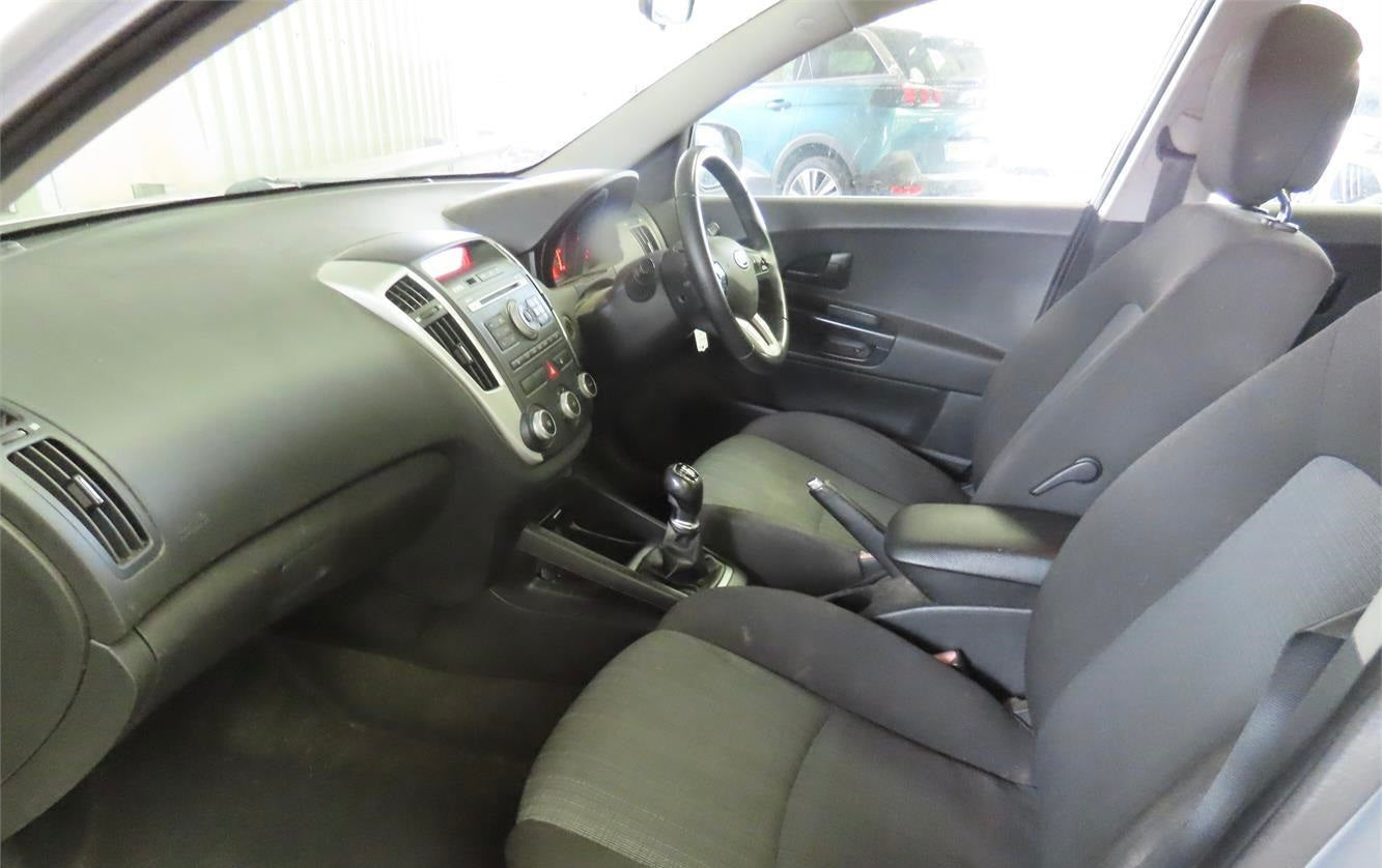 KIA CEED 1.6 2 5dr