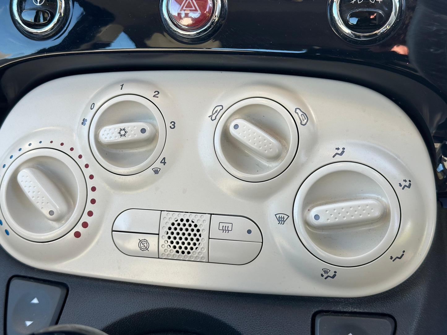 2010 Fiat 500 1.2 Lounge 3dr [Start/Stop]