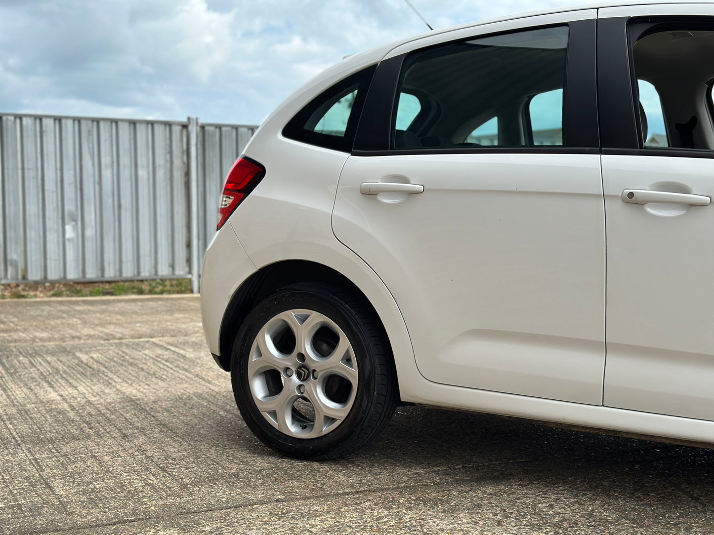 CITROEN C3 1.4i White 5dr