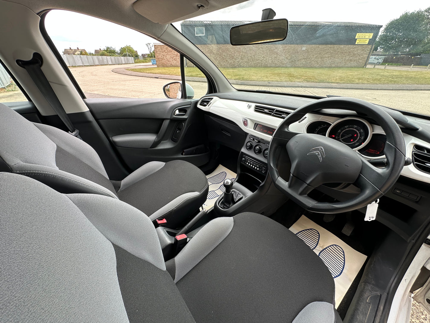 CITROEN C3 1.4i White 5dr