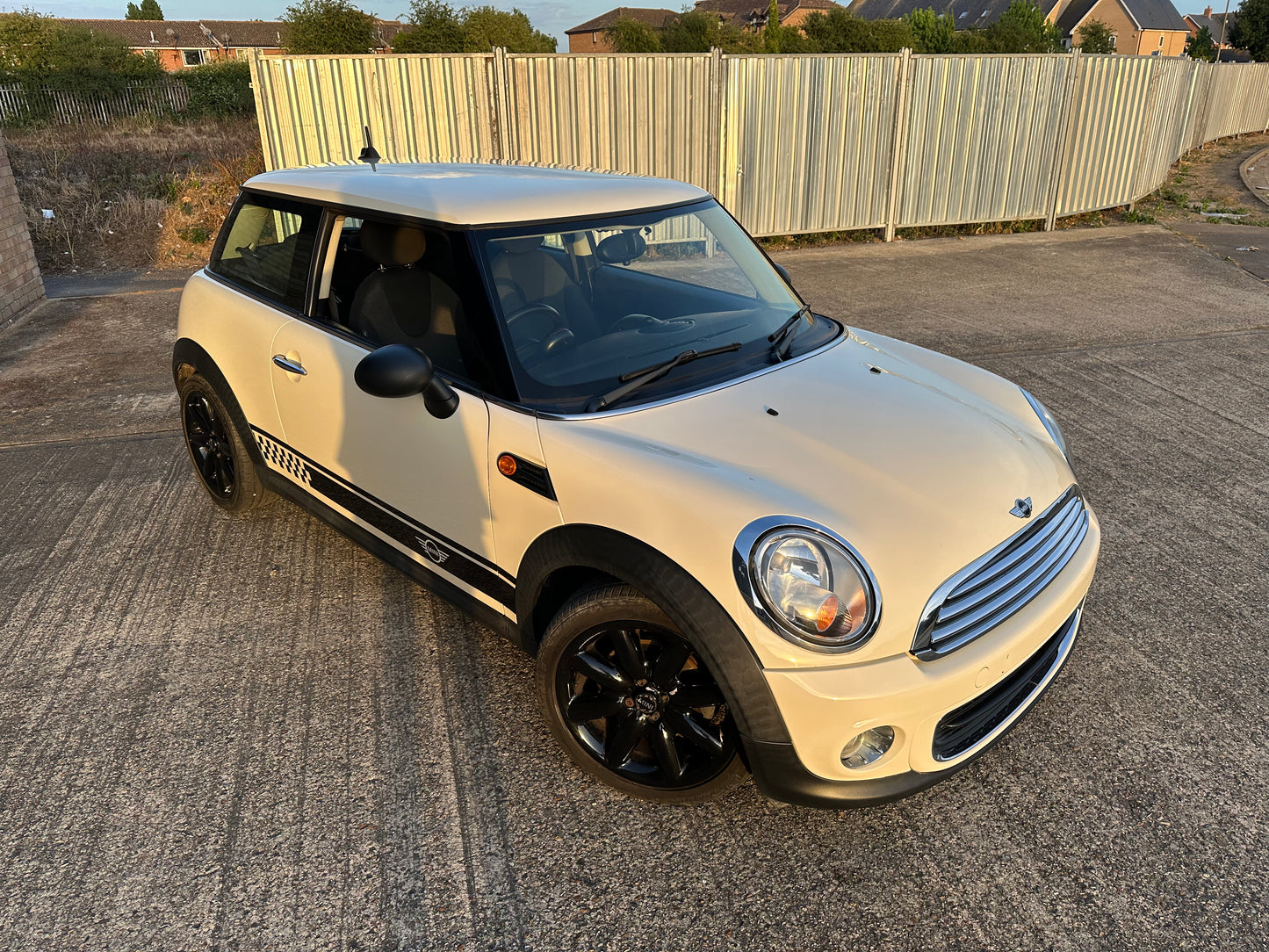 MINI HATCHBACK 1.6 One 3dr