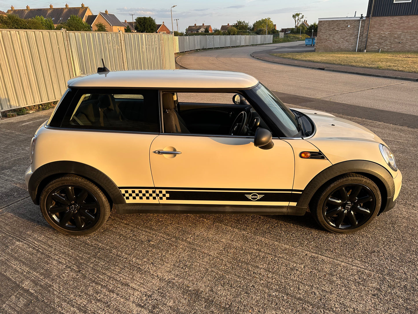 MINI HATCHBACK 1.6 One 3dr