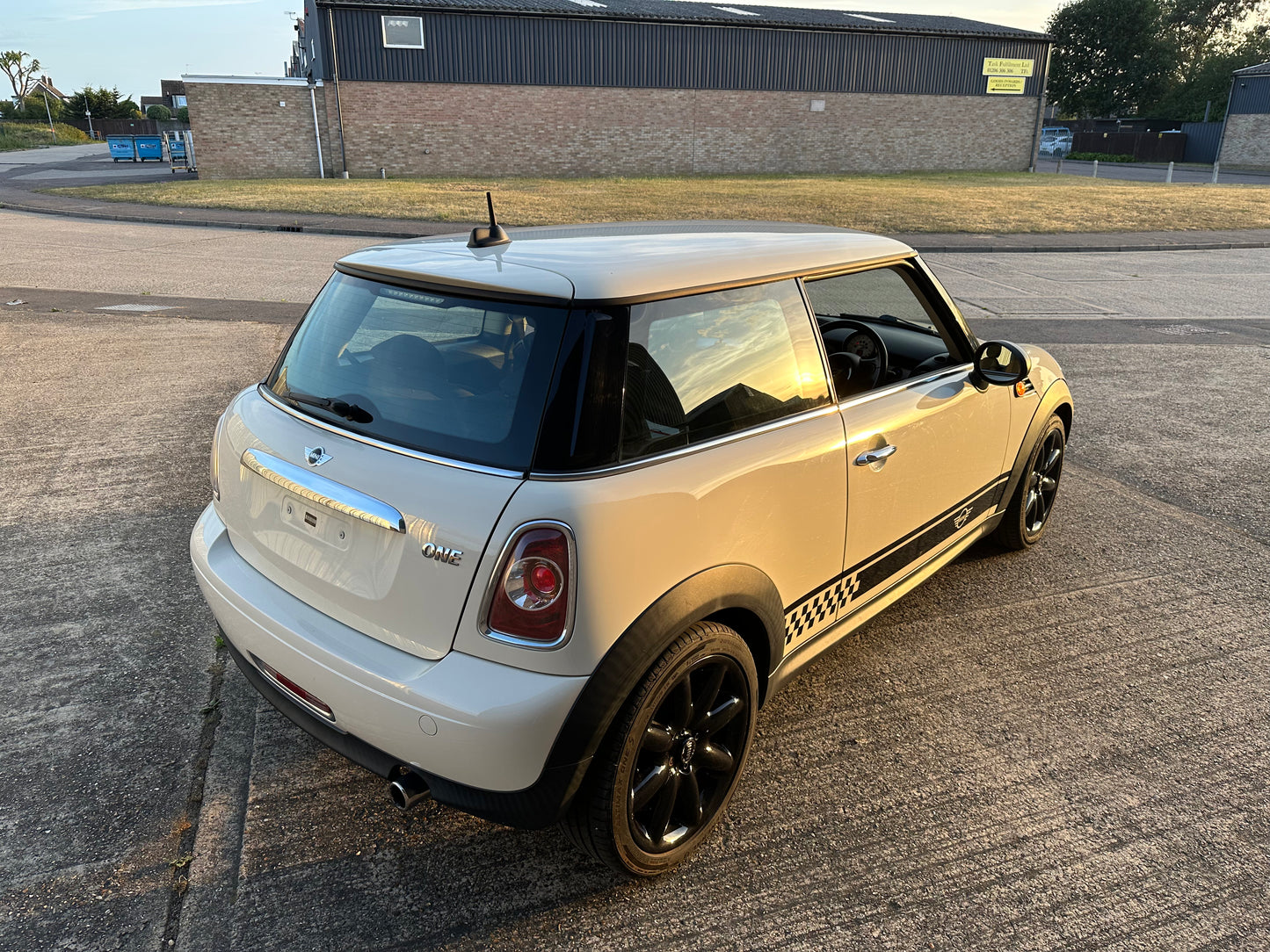 MINI HATCHBACK 1.6 One 3dr