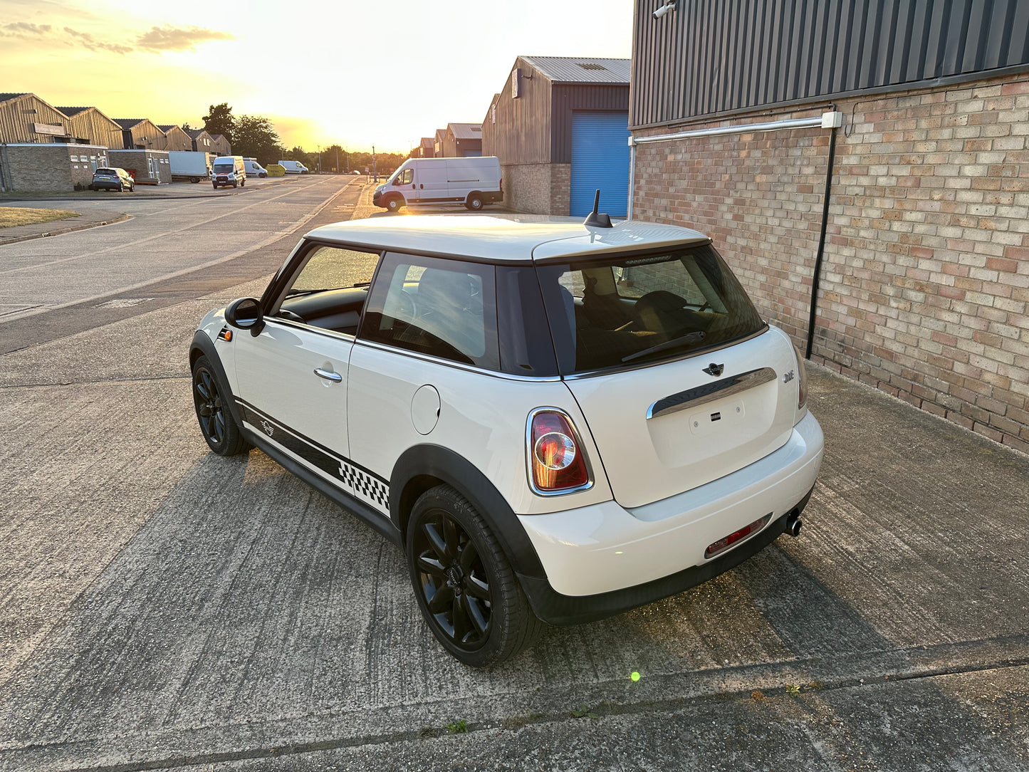 MINI HATCHBACK 1.6 One 3dr