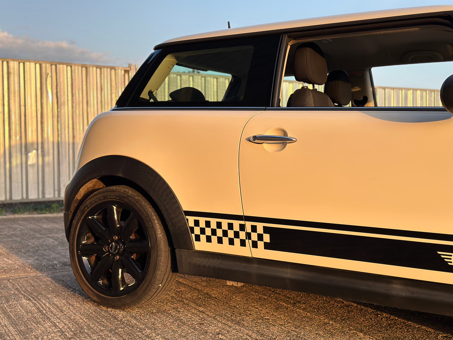 MINI HATCHBACK 1.6 One 3dr