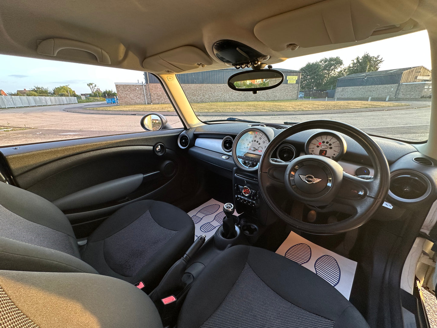MINI HATCHBACK 1.6 One 3dr