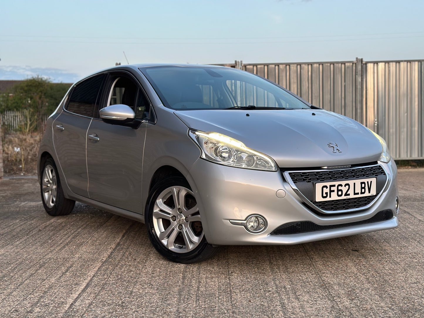 PEUGEOT 208 1.2 VTi Allure 5dr