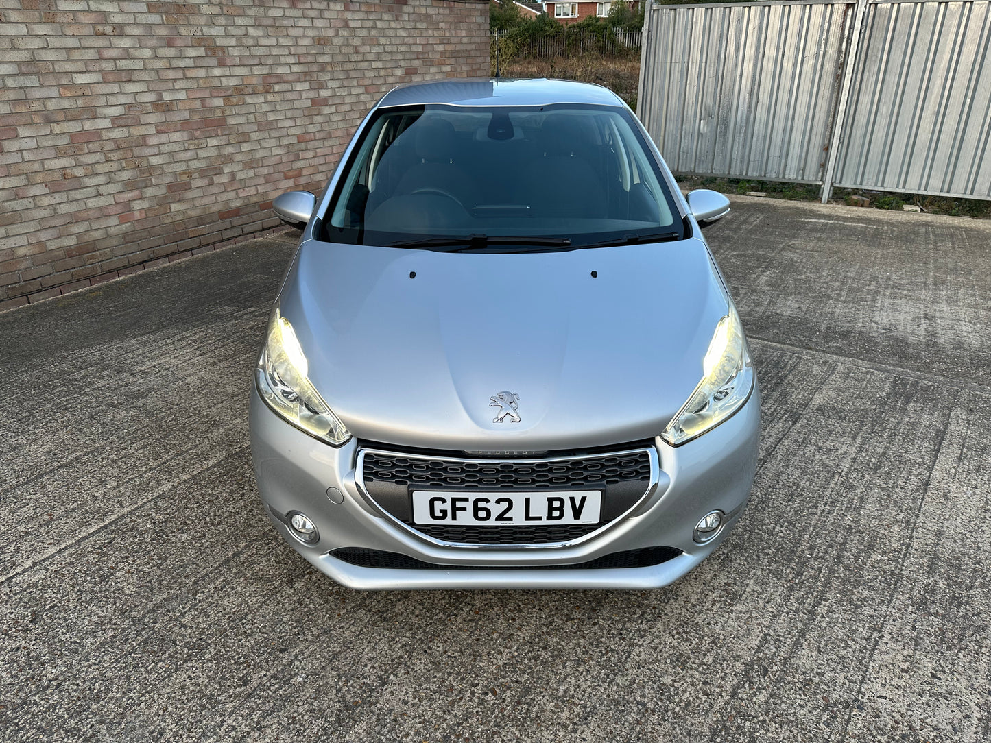 PEUGEOT 208 1.2 VTi Allure 5dr
