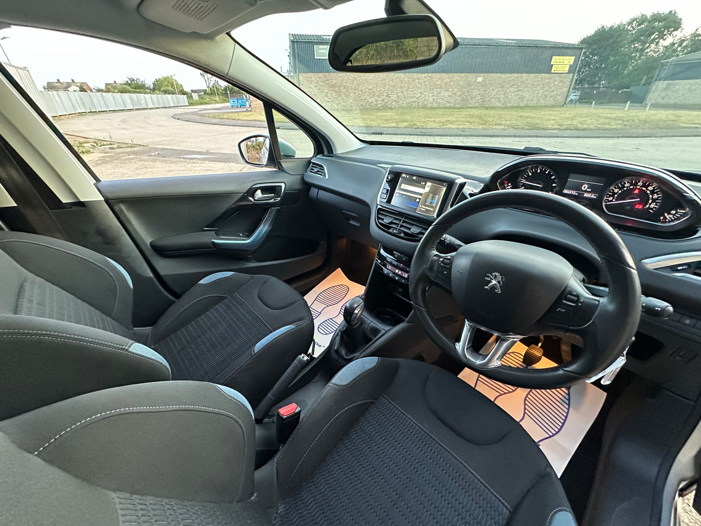 PEUGEOT 208 1.2 VTi Allure 5dr