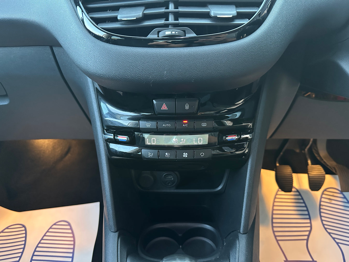 PEUGEOT 208 1.2 VTi Allure 5dr