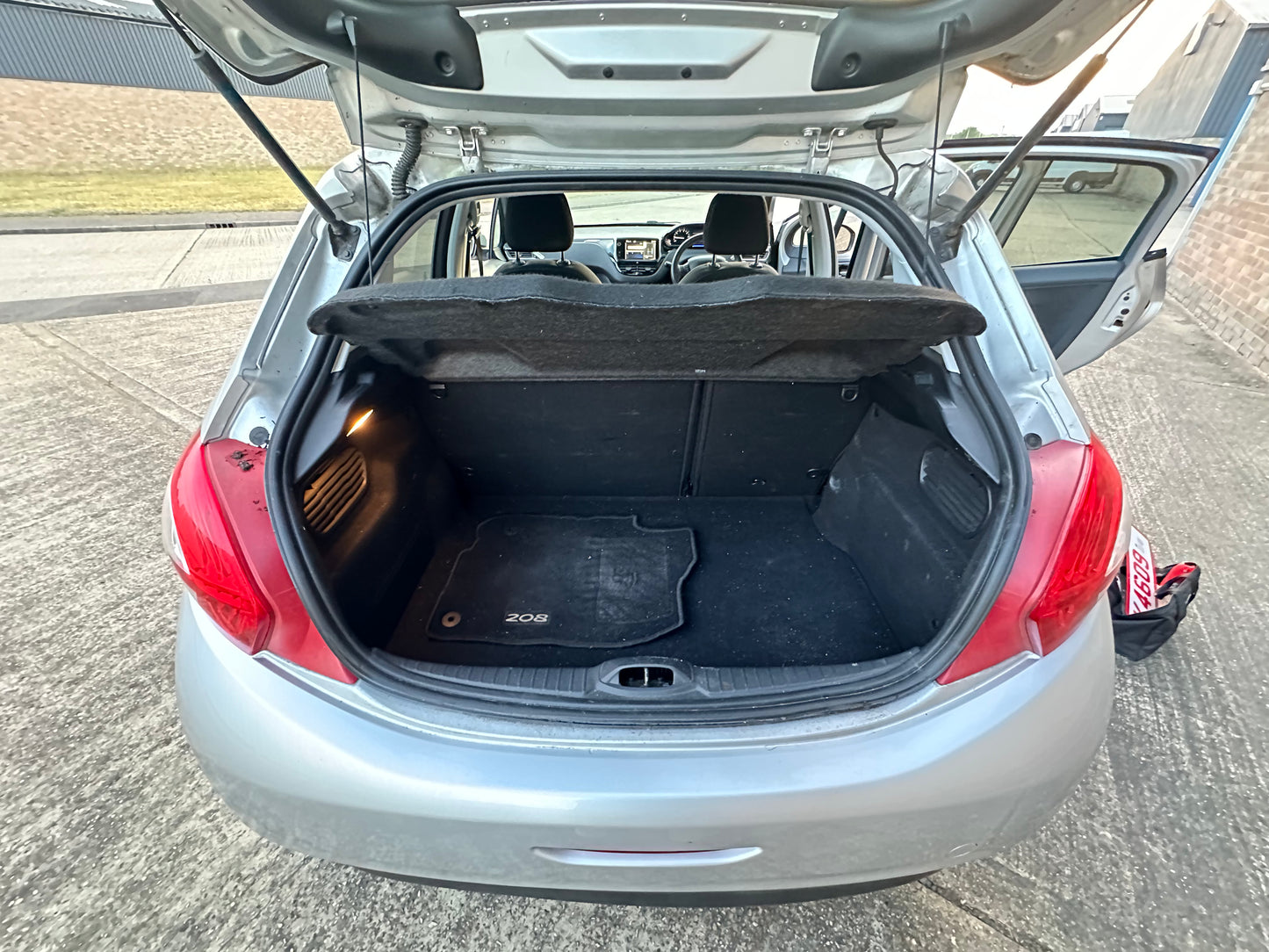 PEUGEOT 208 1.2 VTi Allure 5dr