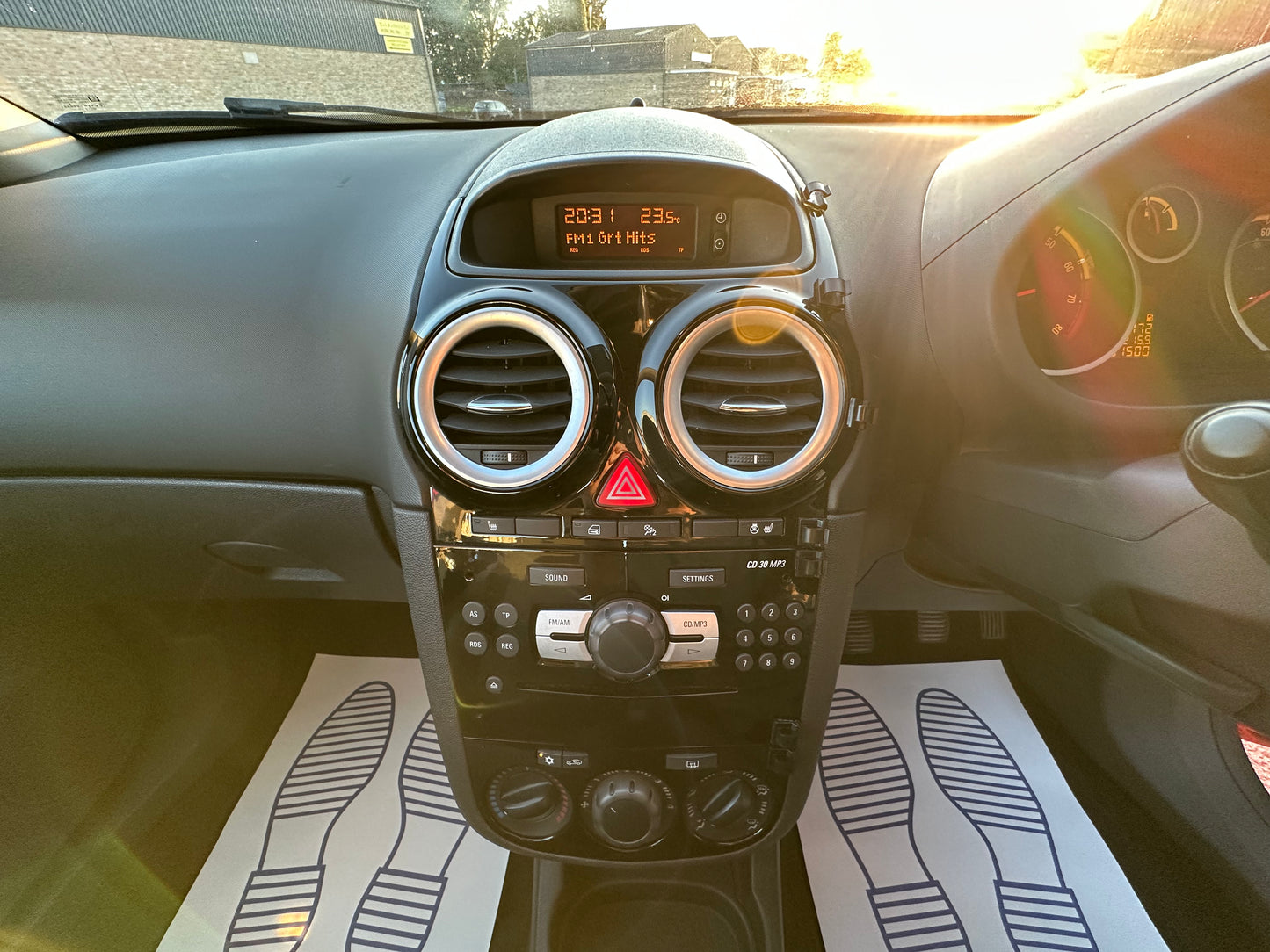 VAUXHALL CORSA 1.2i 16V [85] SE 5dr