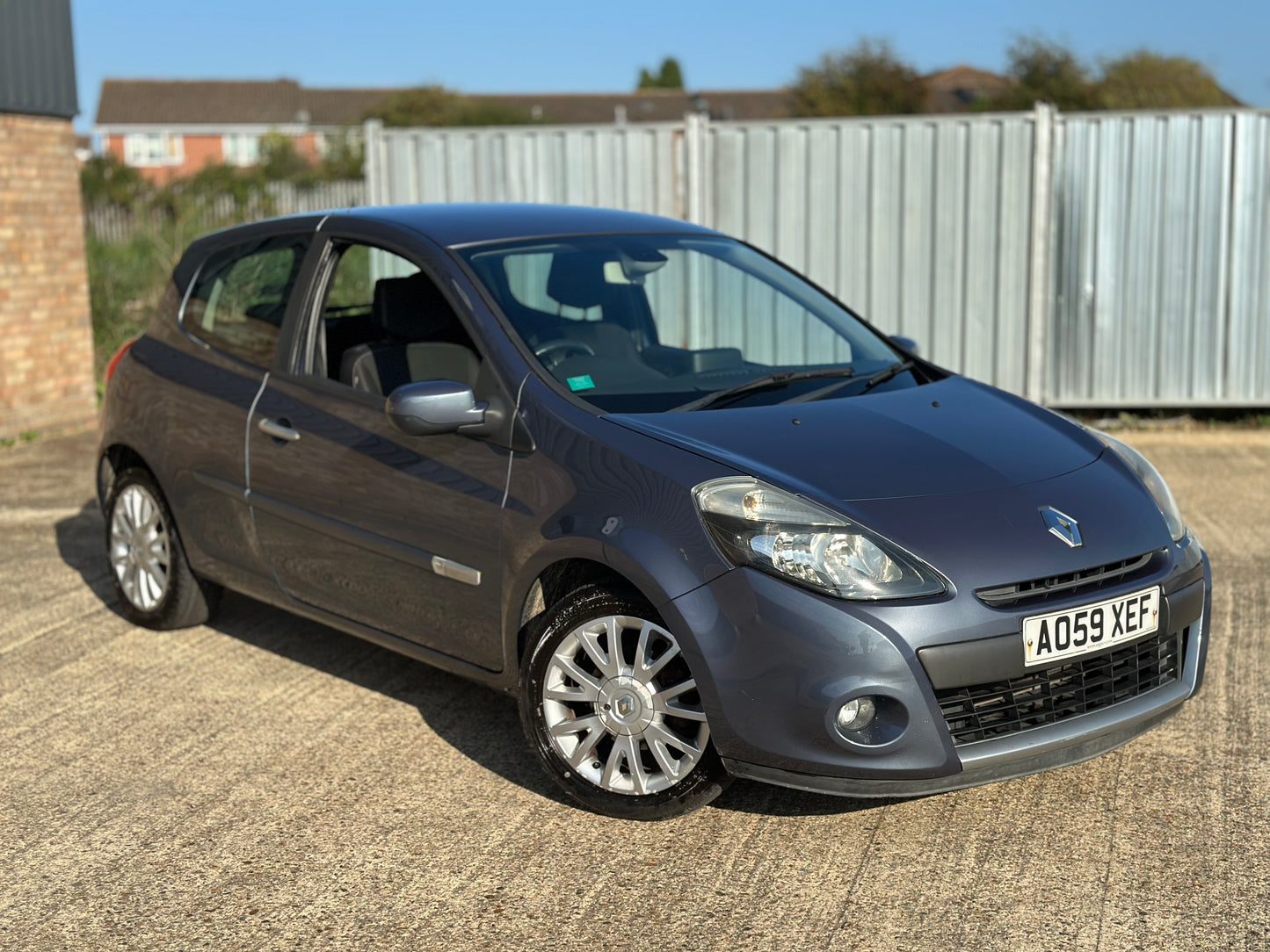 RENAULT CLIO 1.2 16V Tom Tom Edition 3dr