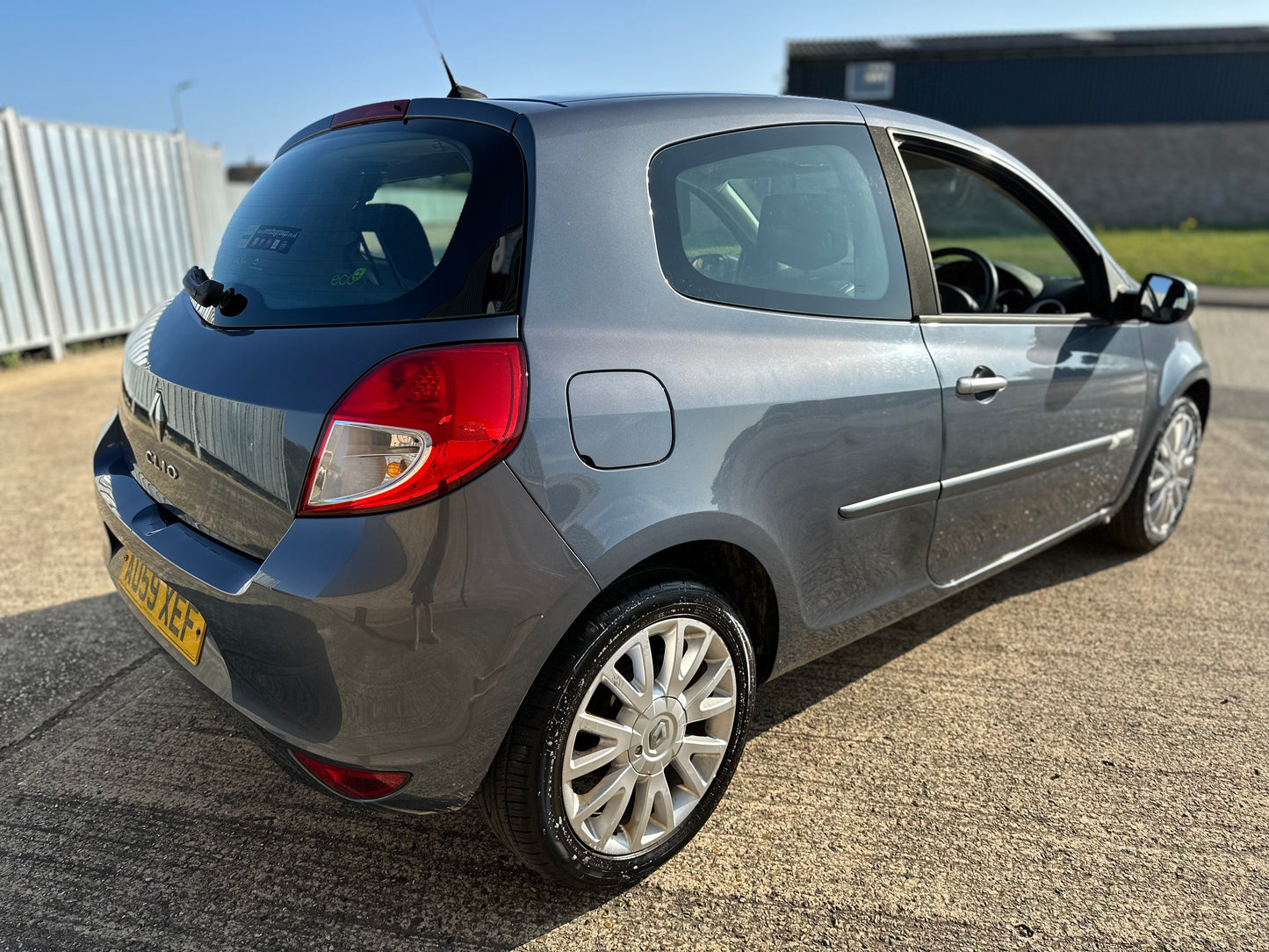 RENAULT CLIO 1.2 16V Tom Tom Edition 3dr