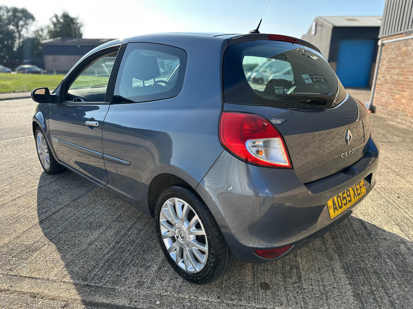 RENAULT CLIO 1.2 16V Tom Tom Edition 3dr