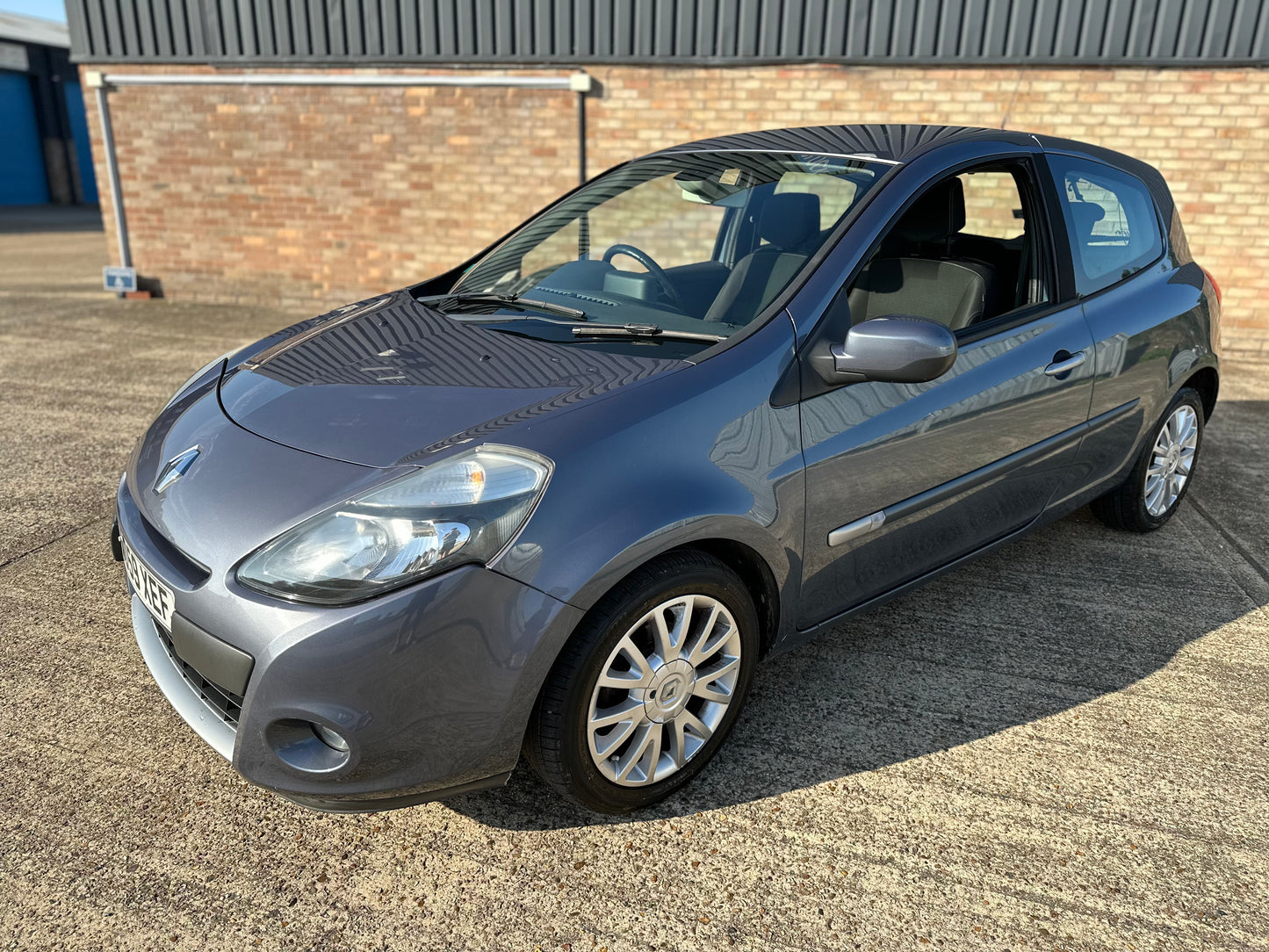 RENAULT CLIO 1.2 16V Tom Tom Edition 3dr