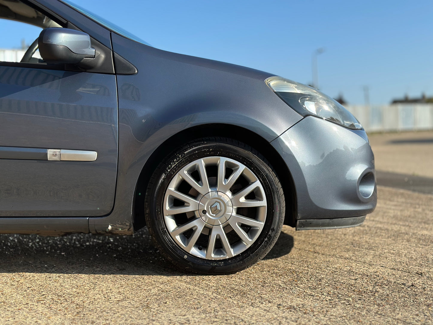 RENAULT CLIO 1.2 16V Tom Tom Edition 3dr