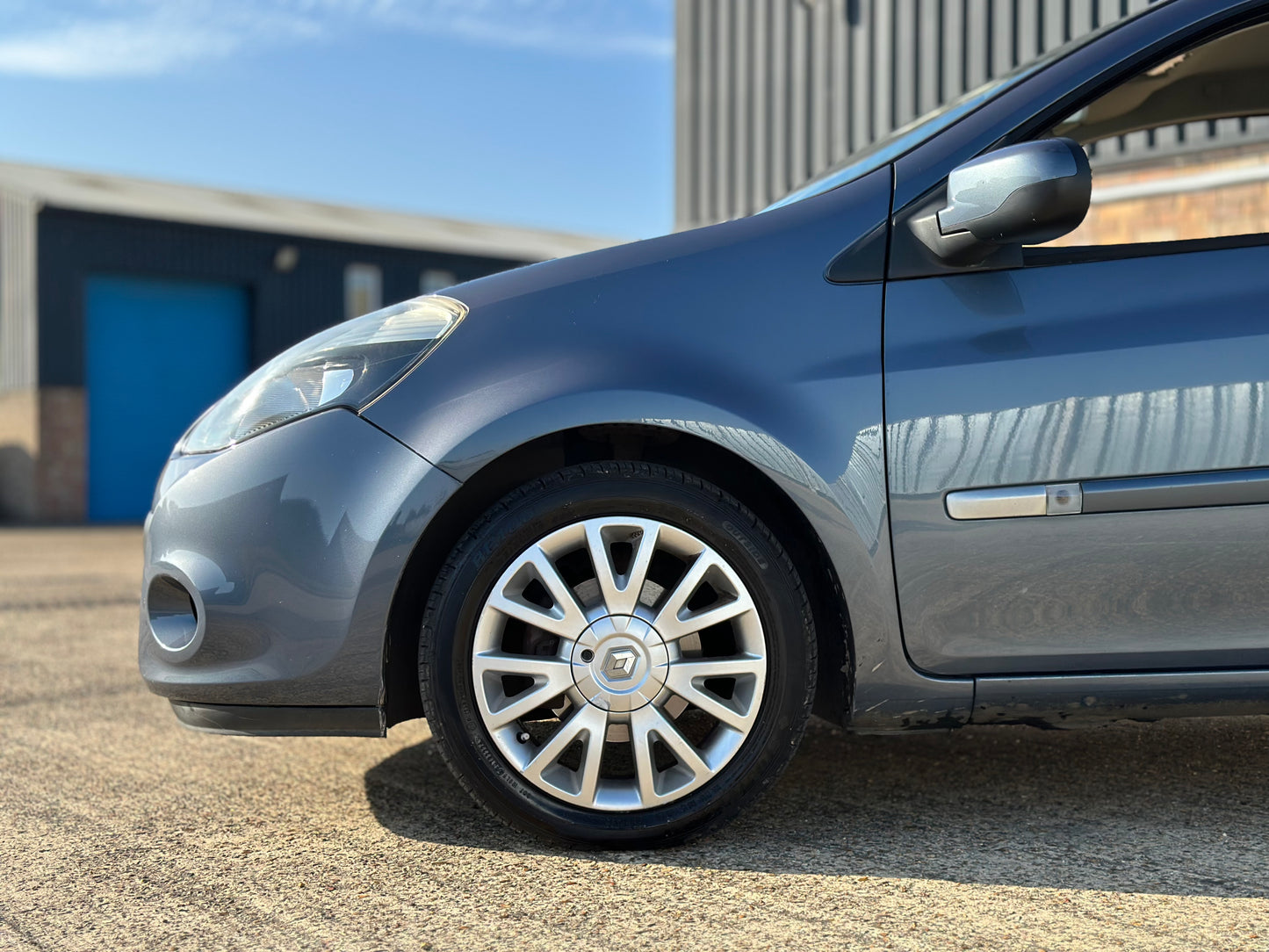 RENAULT CLIO 1.2 16V Tom Tom Edition 3dr