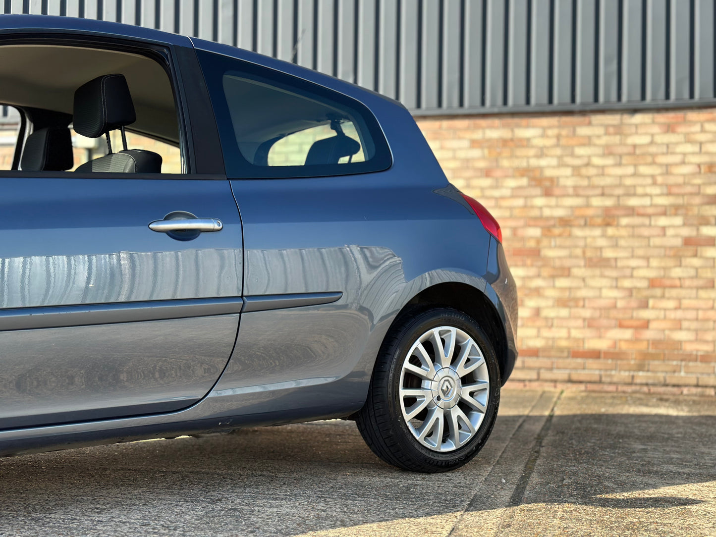 RENAULT CLIO 1.2 16V Tom Tom Edition 3dr