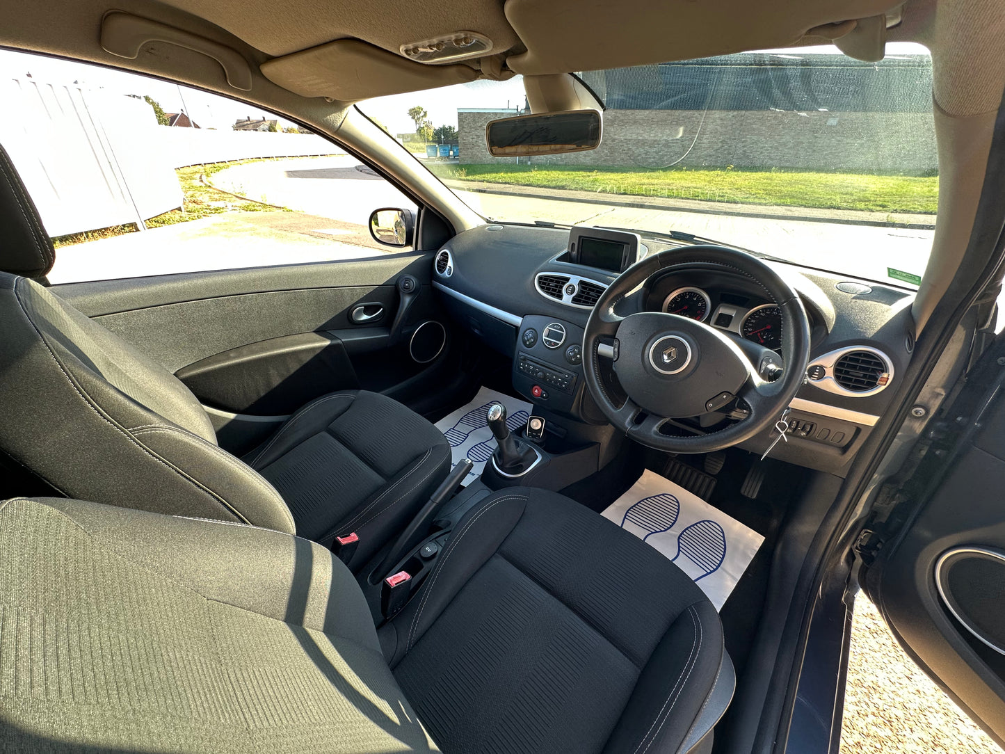 RENAULT CLIO 1.2 16V Tom Tom Edition 3dr