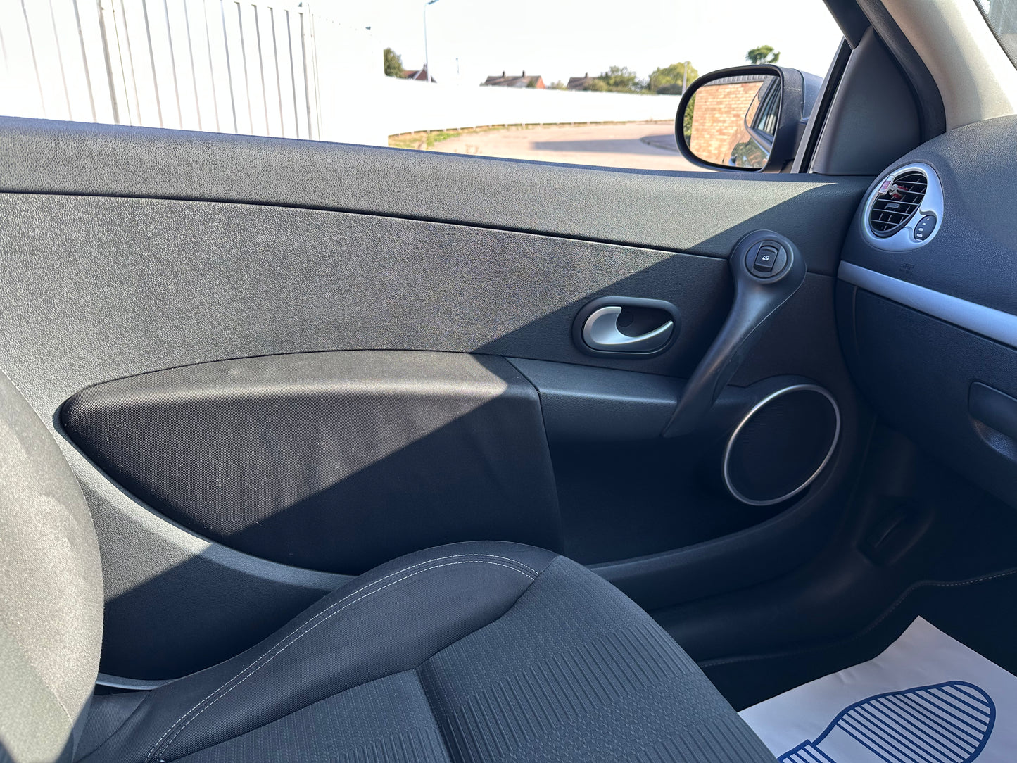 RENAULT CLIO 1.2 16V Tom Tom Edition 3dr