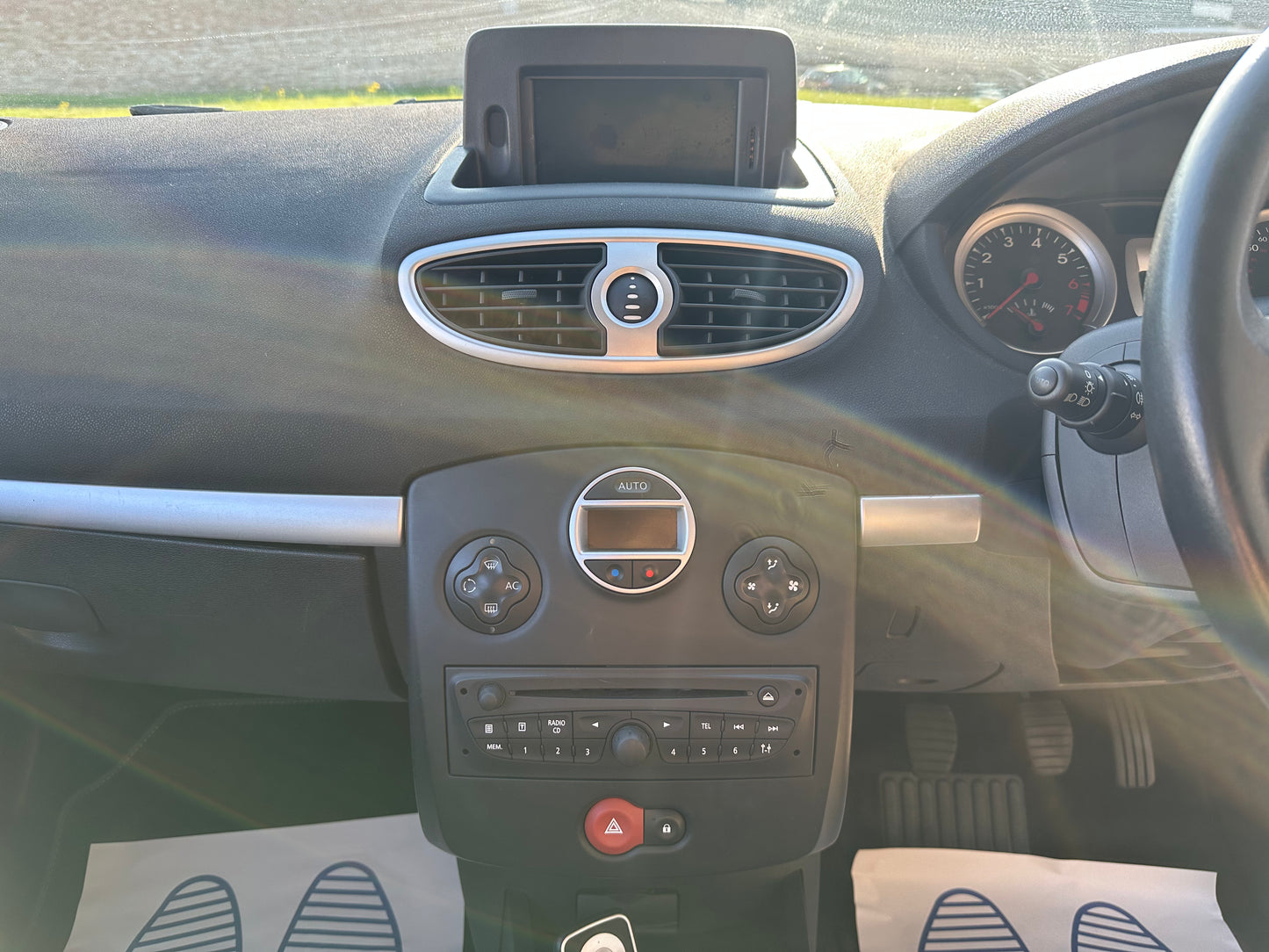 RENAULT CLIO 1.2 16V Tom Tom Edition 3dr