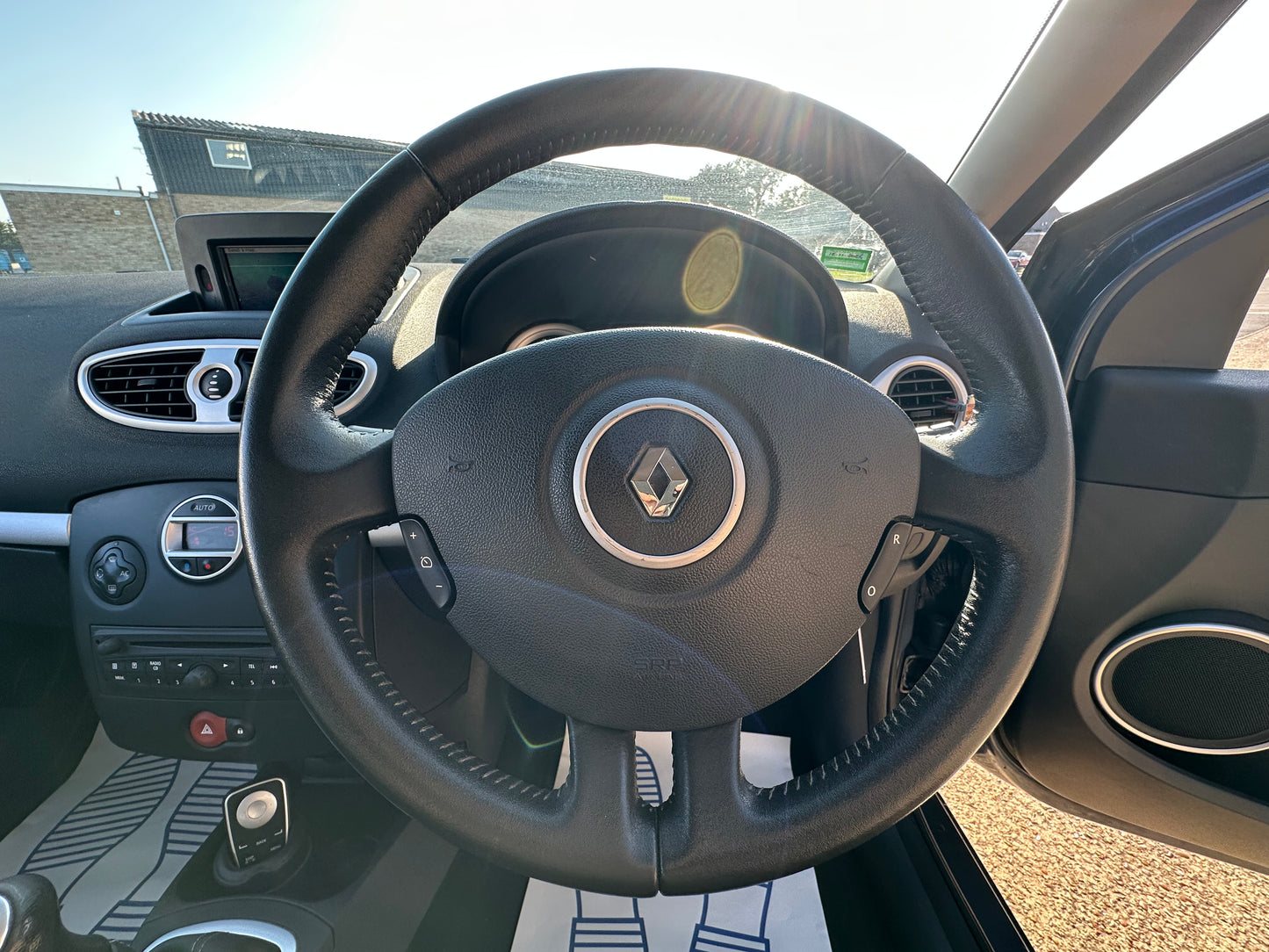 RENAULT CLIO 1.2 16V Tom Tom Edition 3dr