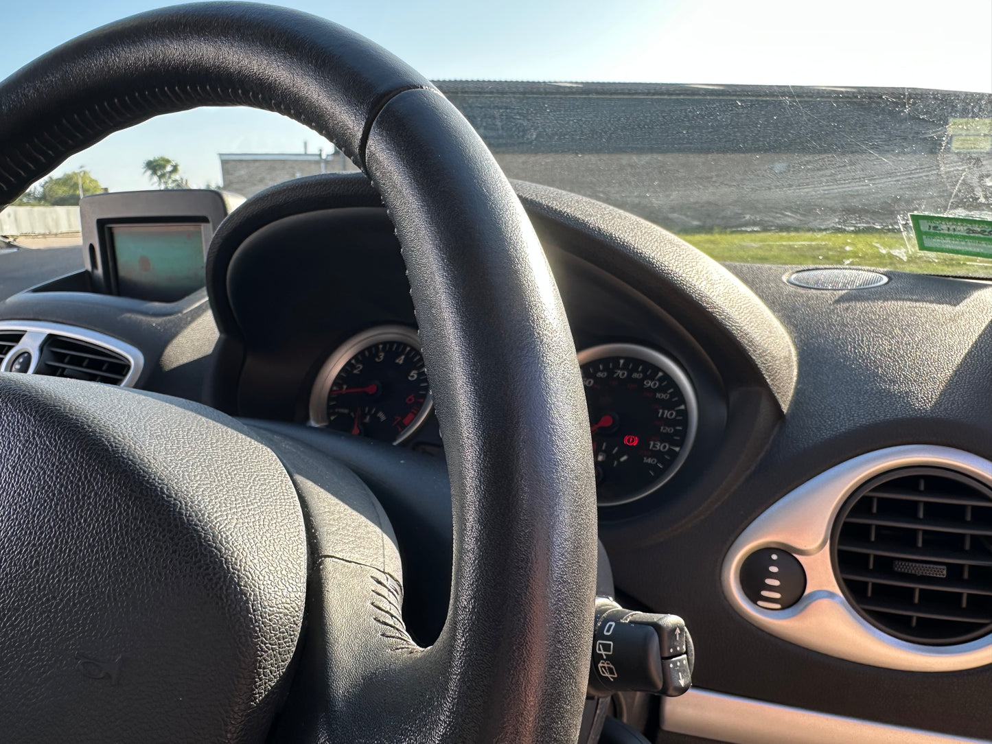 RENAULT CLIO 1.2 16V Tom Tom Edition 3dr