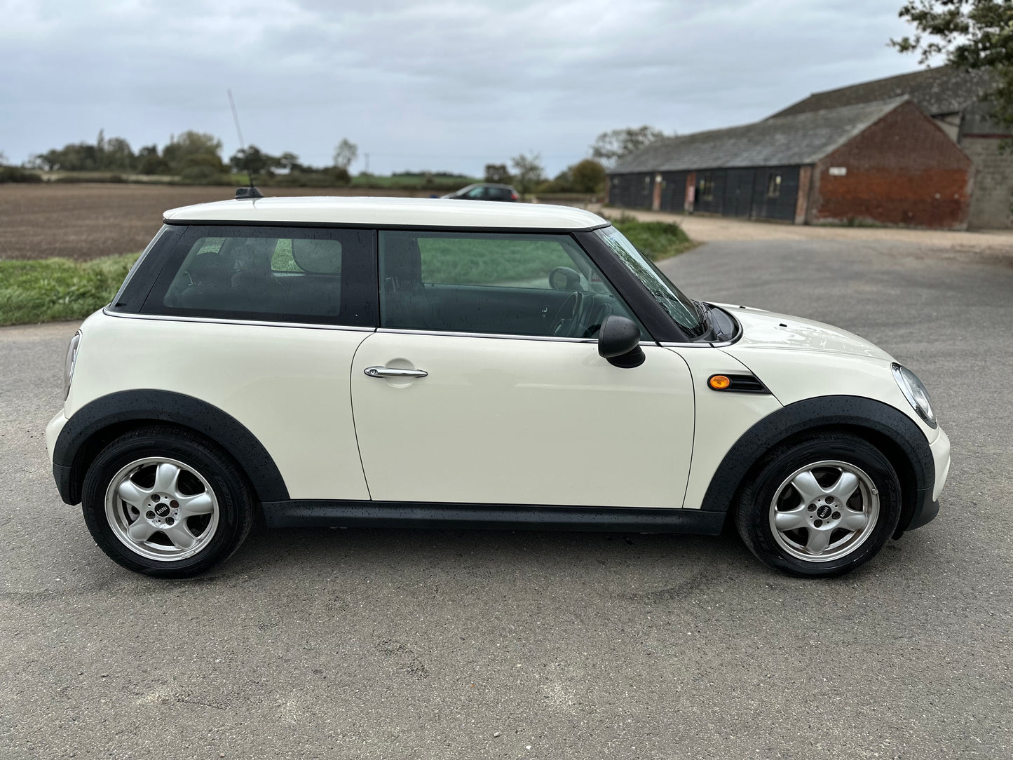 MINI HATCHBACK 1.6 One 3dr