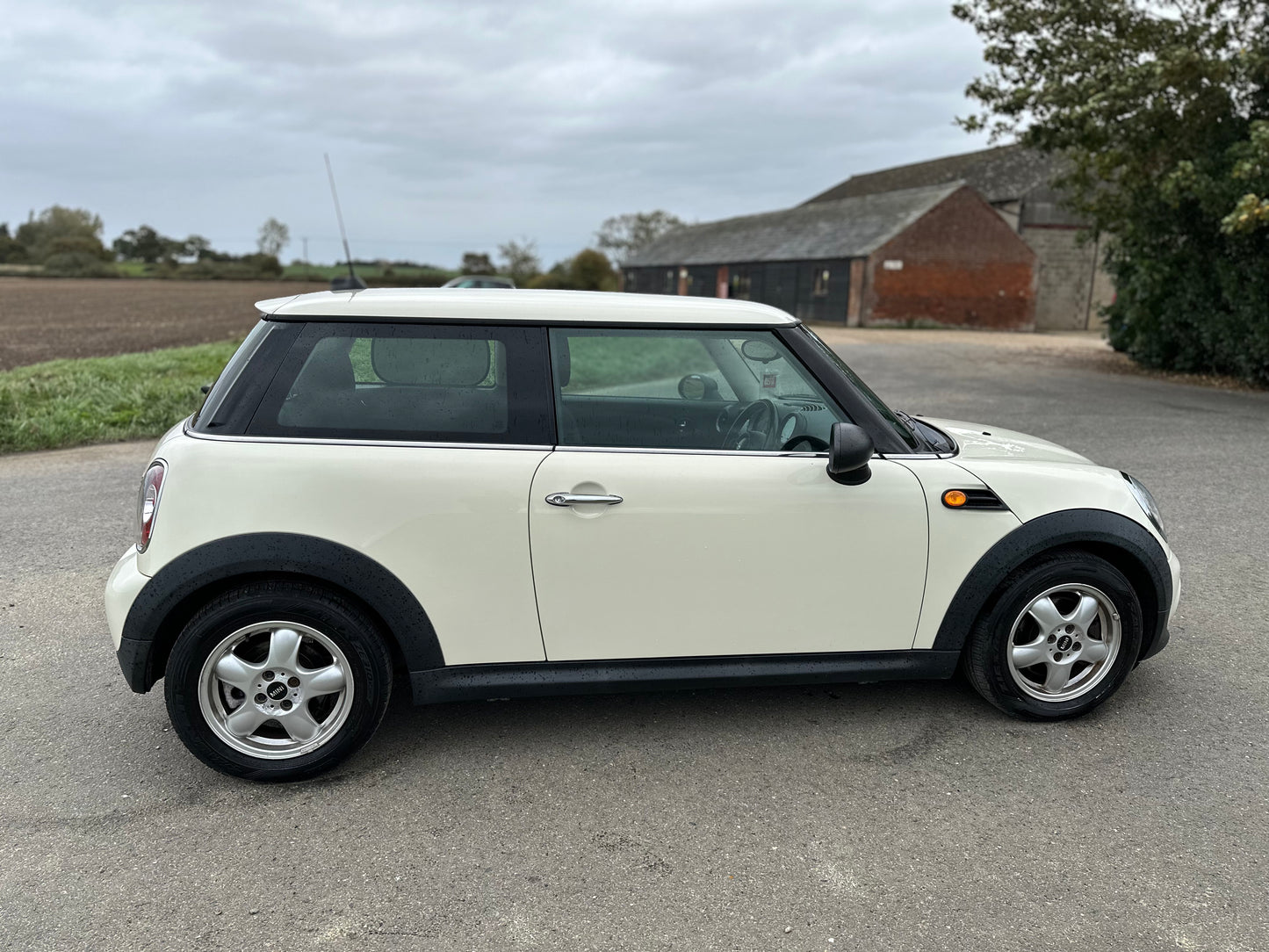 MINI HATCHBACK 1.6 One 3dr