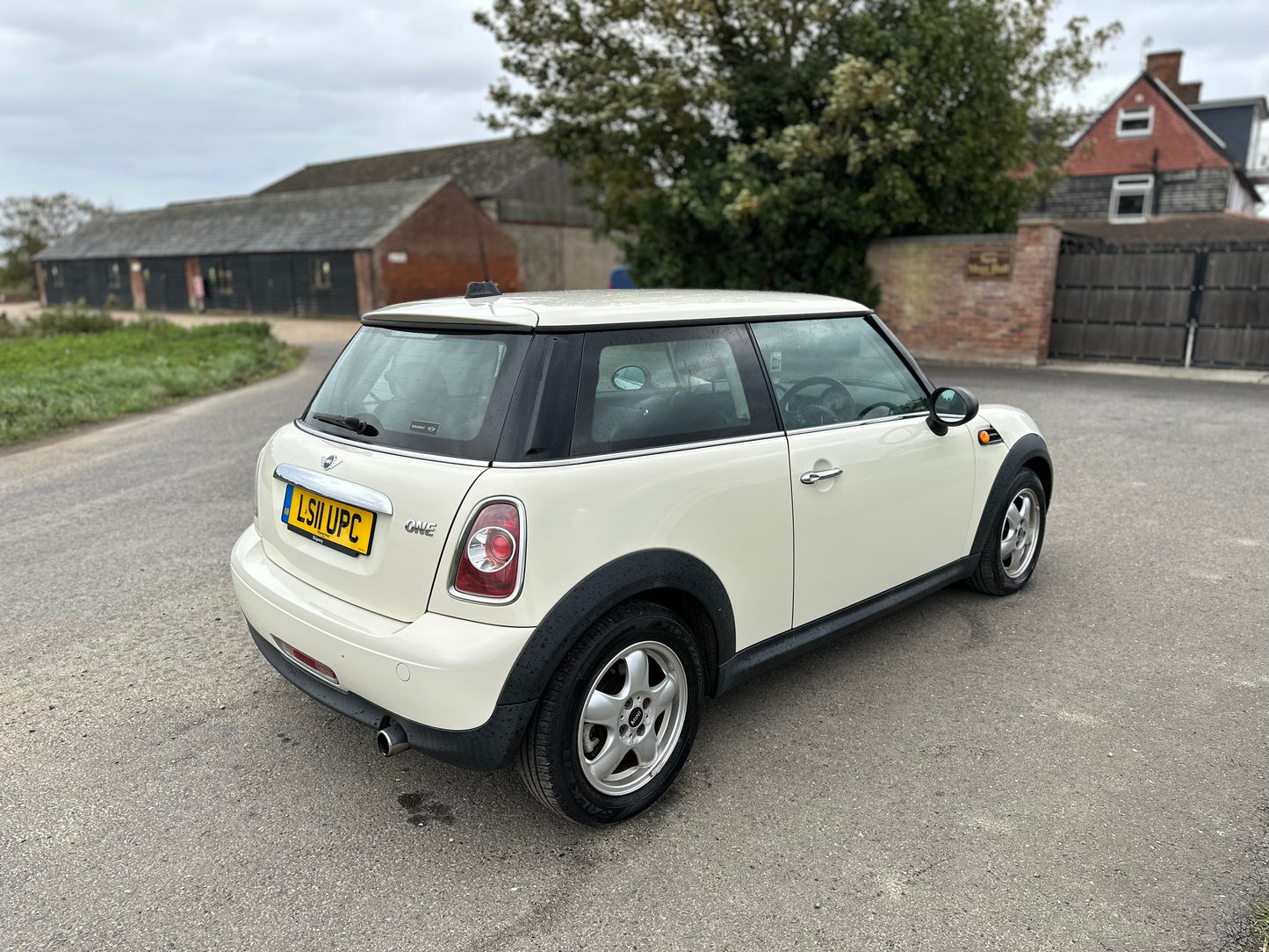 MINI HATCHBACK 1.6 One 3dr