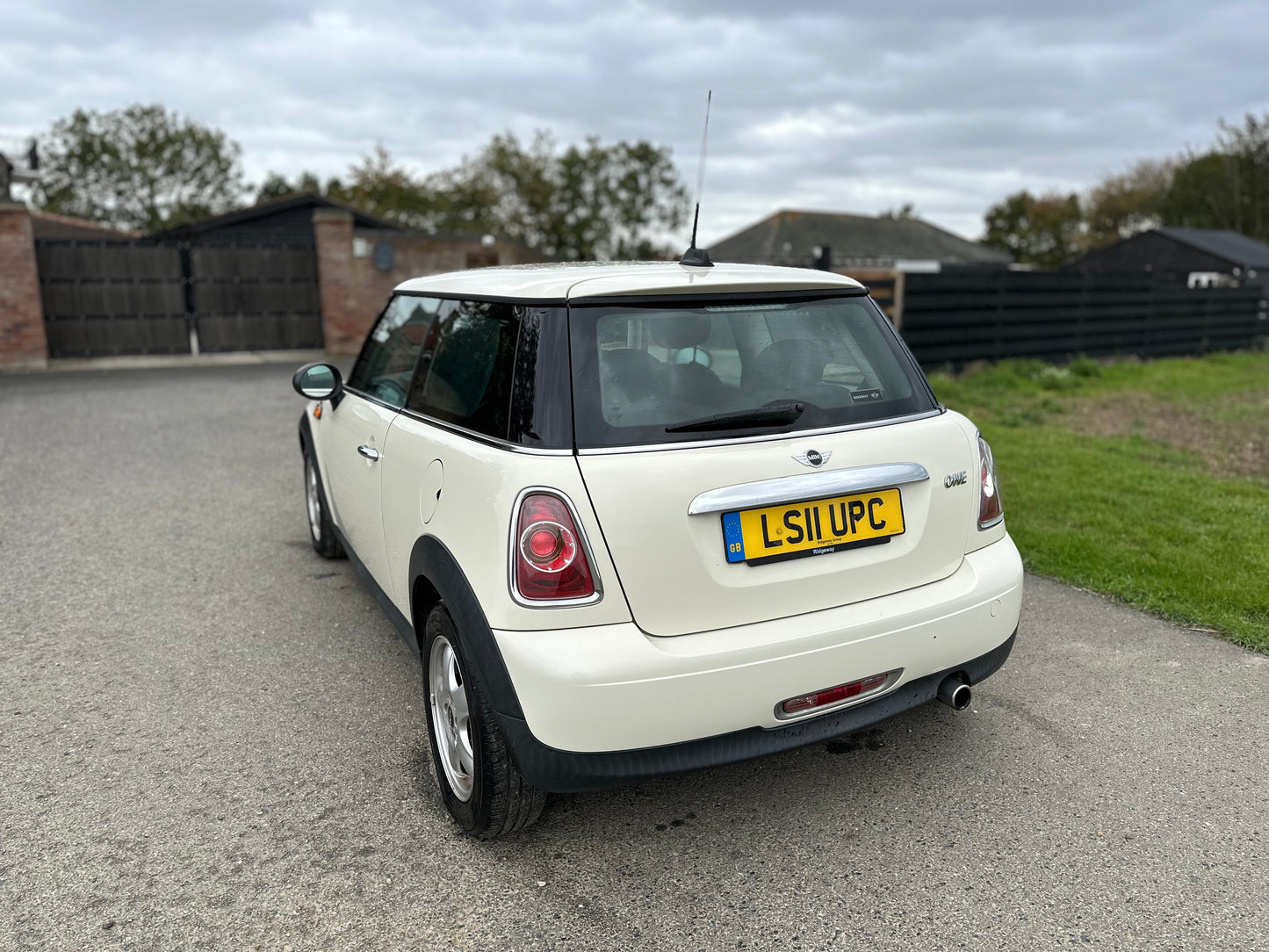 MINI HATCHBACK 1.6 One 3dr