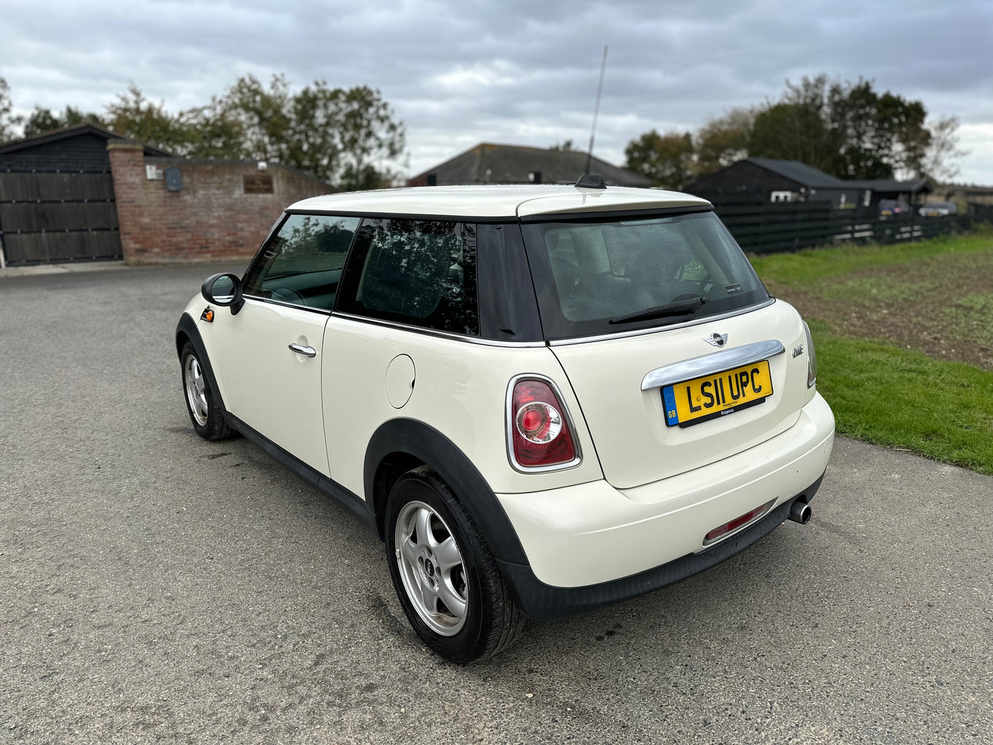 MINI HATCHBACK 1.6 One 3dr