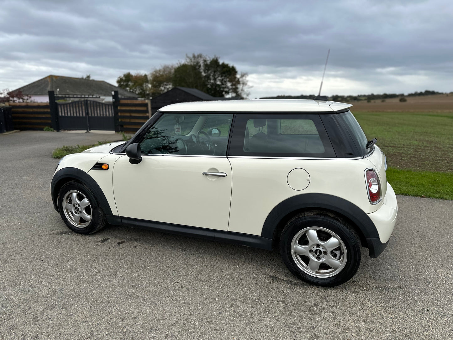 MINI HATCHBACK 1.6 One 3dr