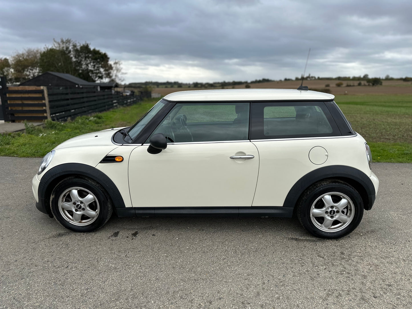 MINI HATCHBACK 1.6 One 3dr
