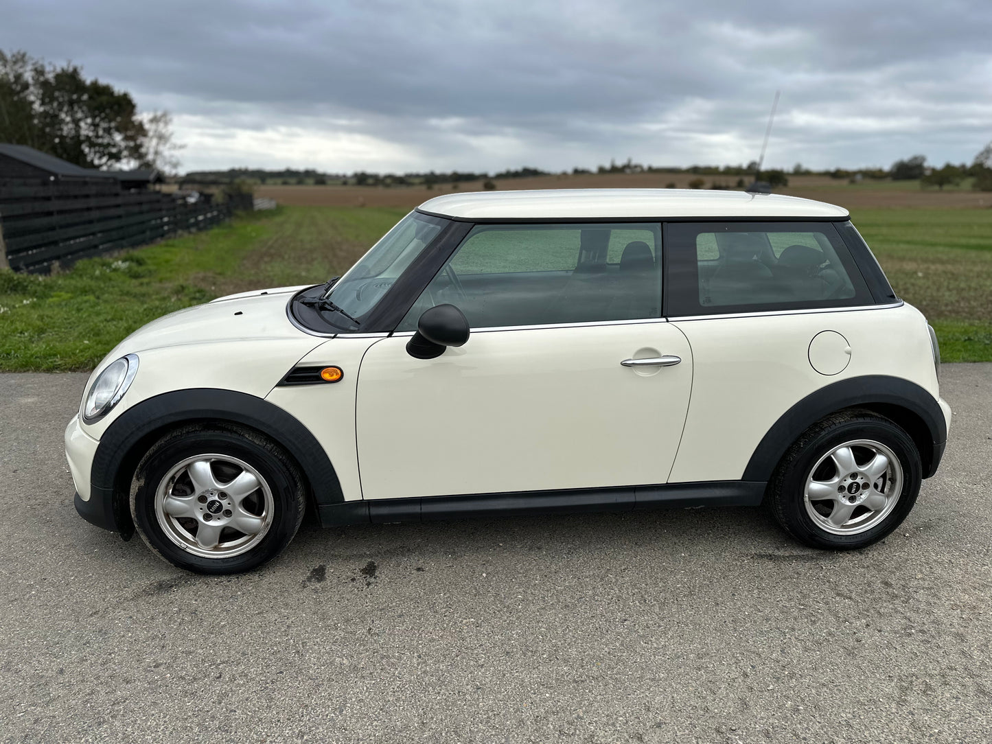 MINI HATCHBACK 1.6 One 3dr