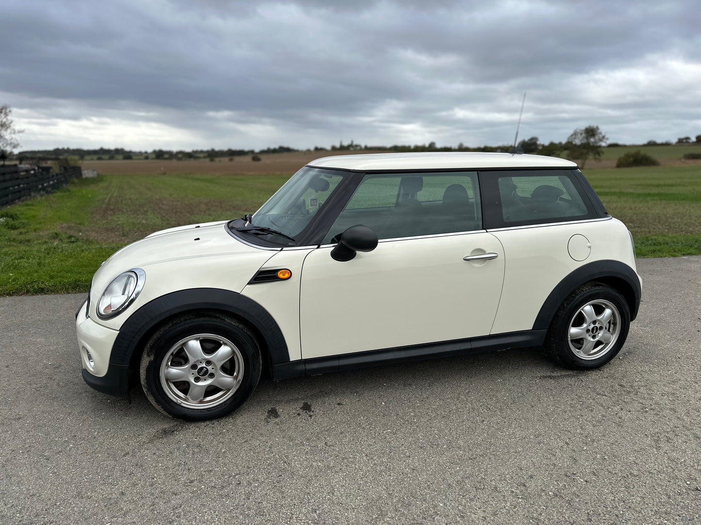 MINI HATCHBACK 1.6 One 3dr
