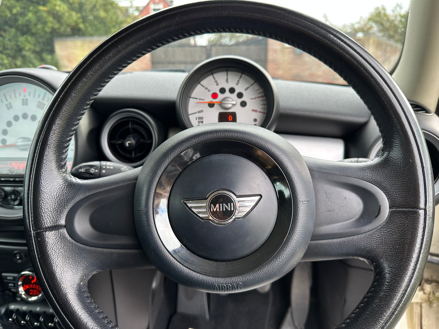 MINI HATCHBACK 1.6 One 3dr