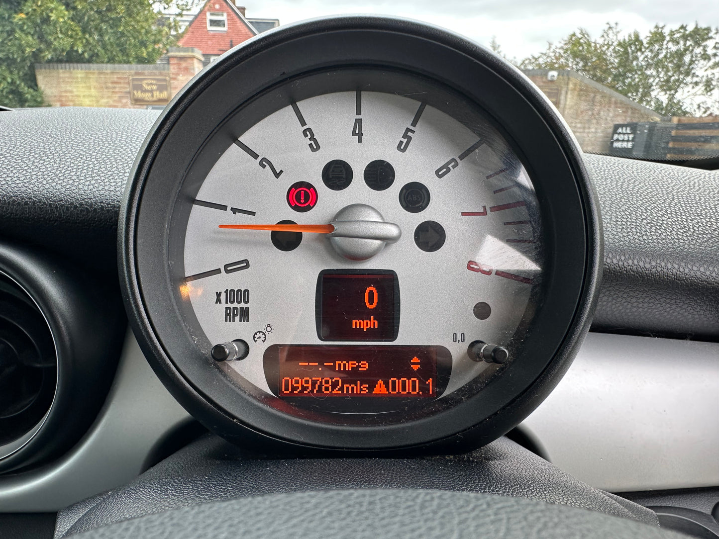 MINI HATCHBACK 1.6 One 3dr