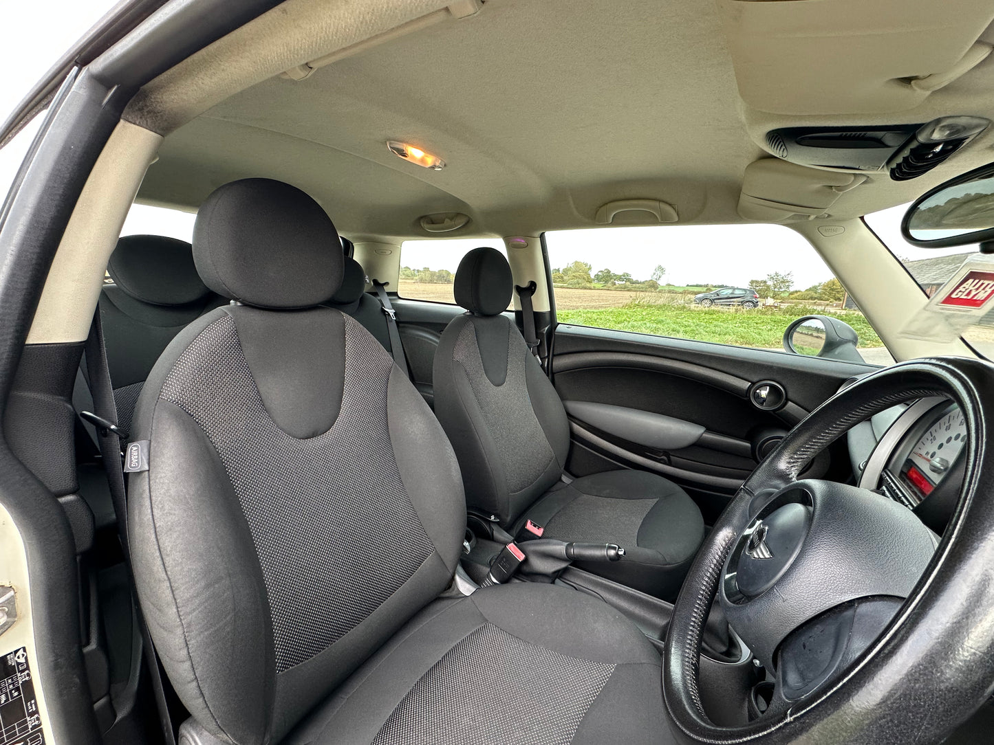 MINI HATCHBACK 1.6 One 3dr