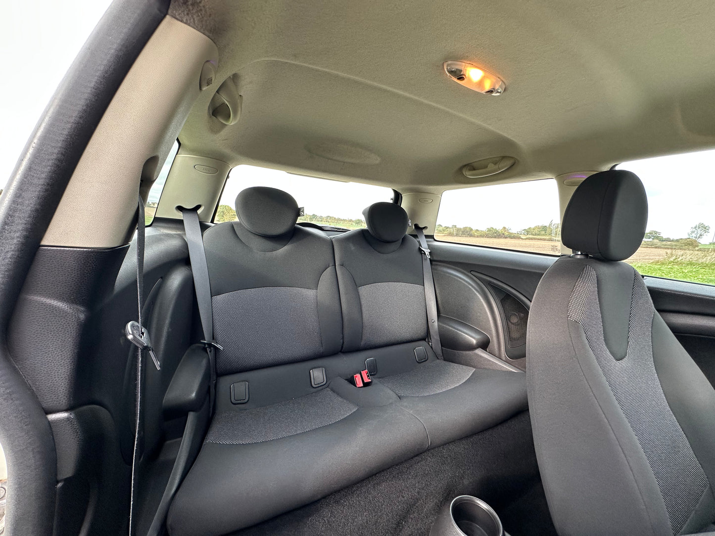 MINI HATCHBACK 1.6 One 3dr