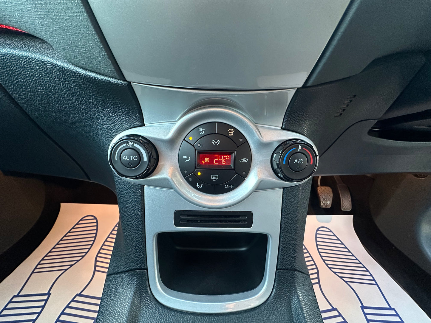 FORD FIESTA 1.6 Titanium 5dr