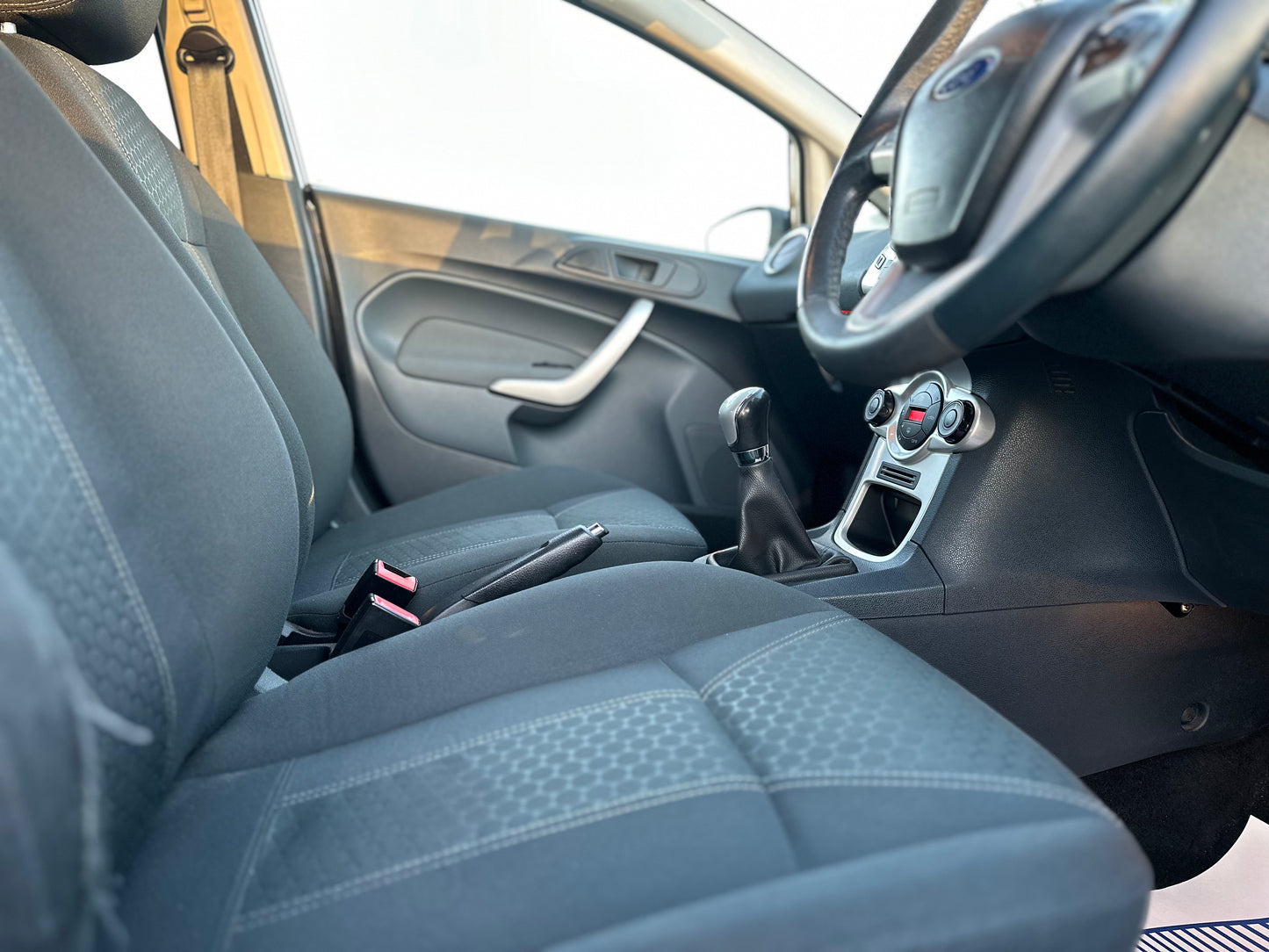 FORD FIESTA 1.6 Titanium 5dr