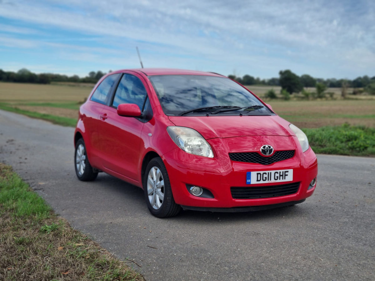 2011 Toyota Yaris 1.33 VVT-i T Spirit Nav 3dr [6]