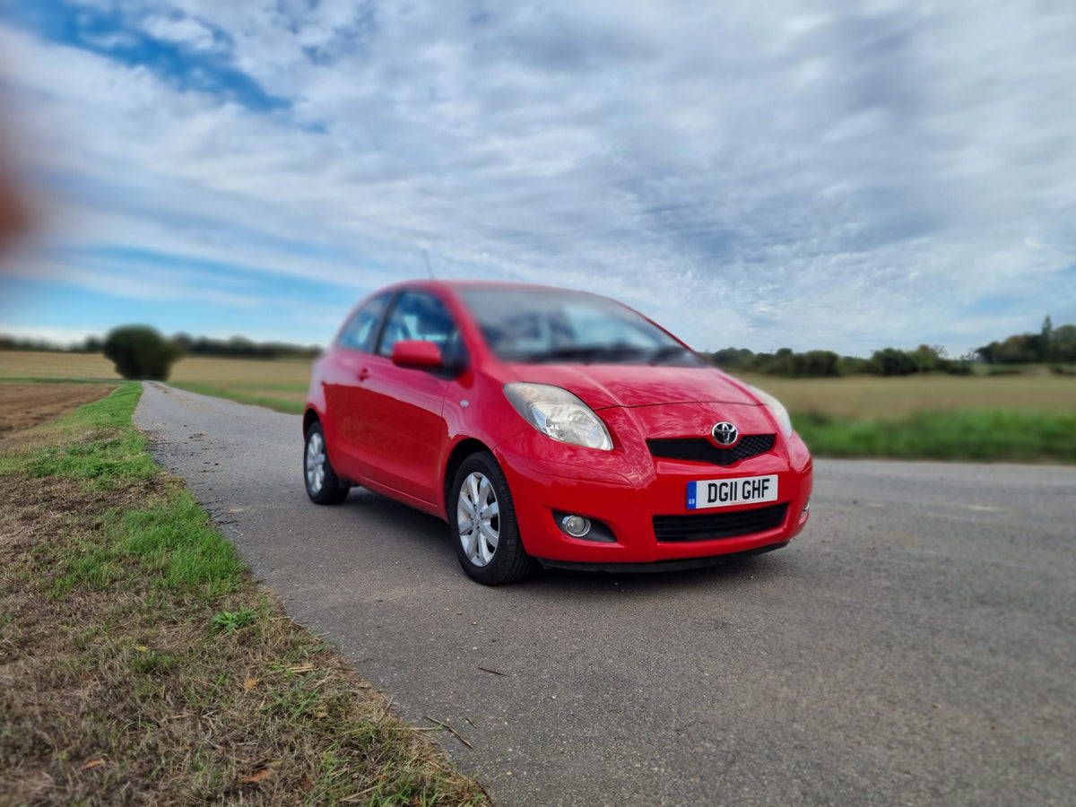 2011 Toyota Yaris 1.33 VVT-i T Spirit Nav 3dr [6]